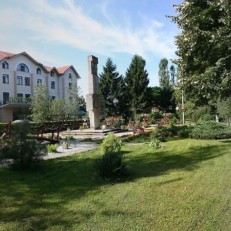 Hotel Helikon Yanoshi Екстериор снимка