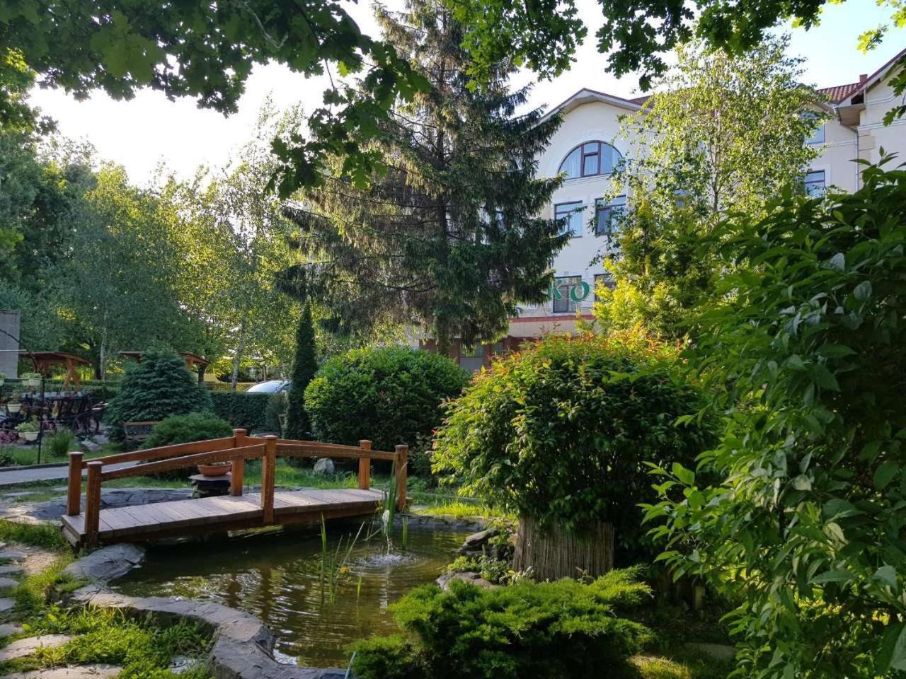 Hotel Helikon Yanoshi Екстериор снимка