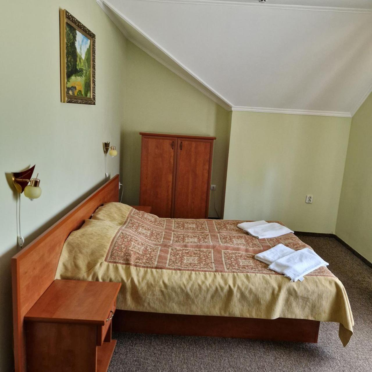 Hotel Helikon Yanoshi Екстериор снимка