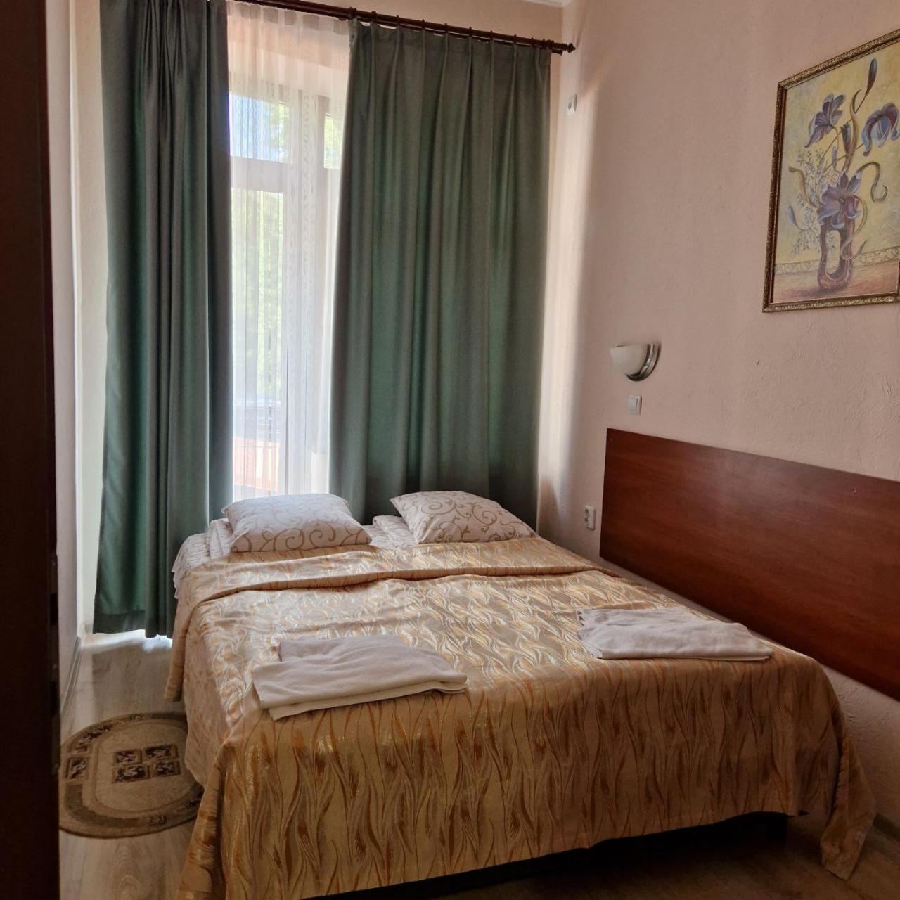 Hotel Helikon Yanoshi Екстериор снимка