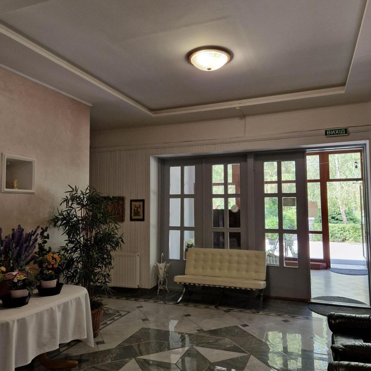 Hotel Helikon Yanoshi Екстериор снимка