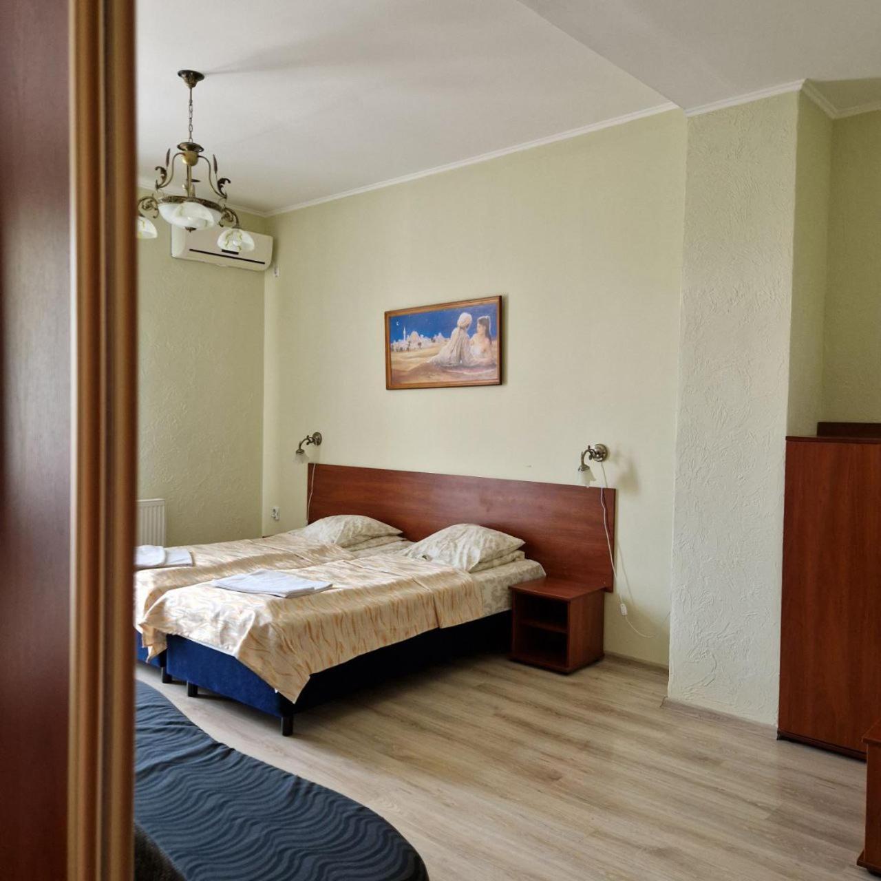 Hotel Helikon Yanoshi Екстериор снимка