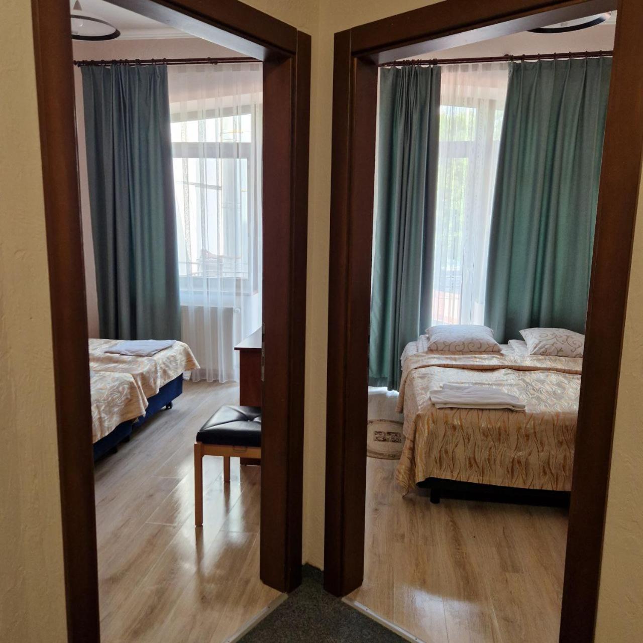 Hotel Helikon Yanoshi Екстериор снимка