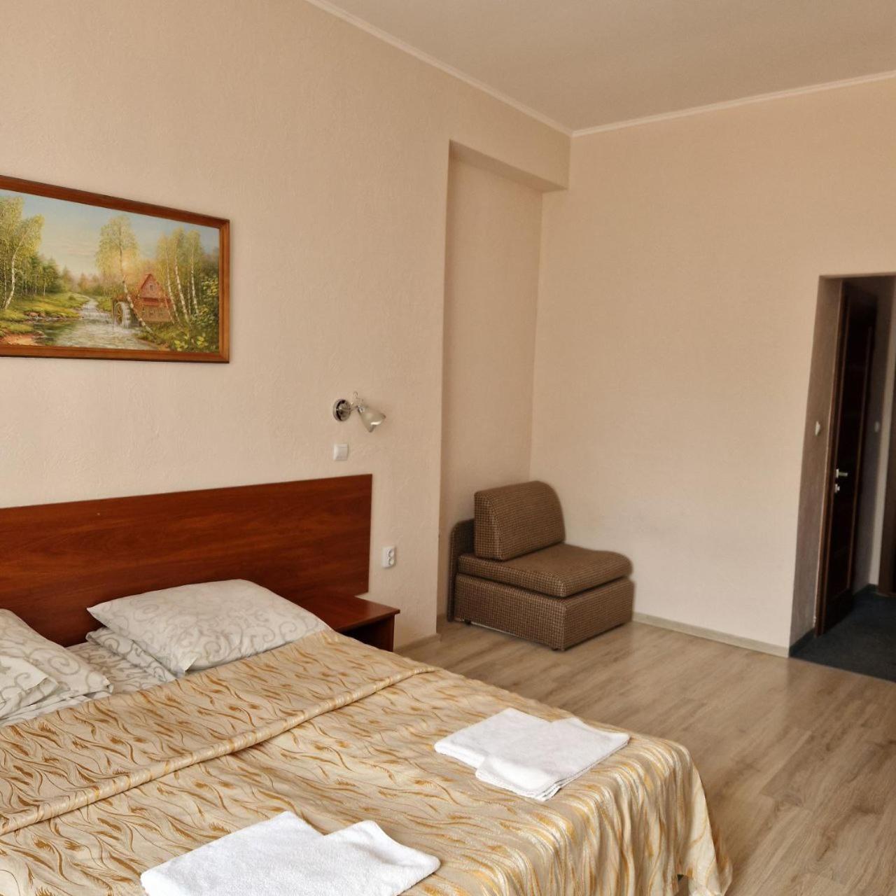 Hotel Helikon Yanoshi Екстериор снимка