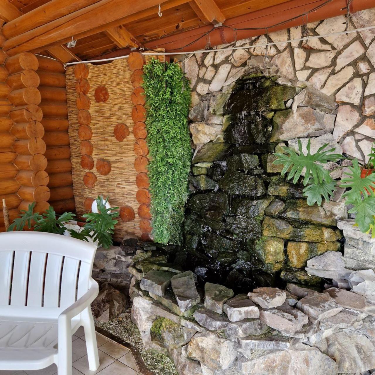 Hotel Helikon Yanoshi Екстериор снимка