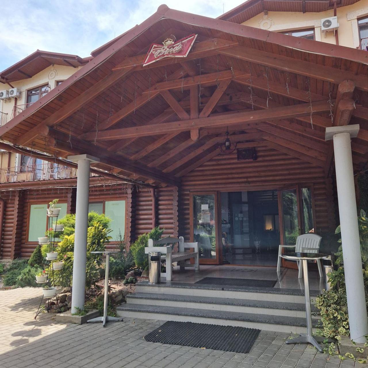 Hotel Helikon Yanoshi Екстериор снимка