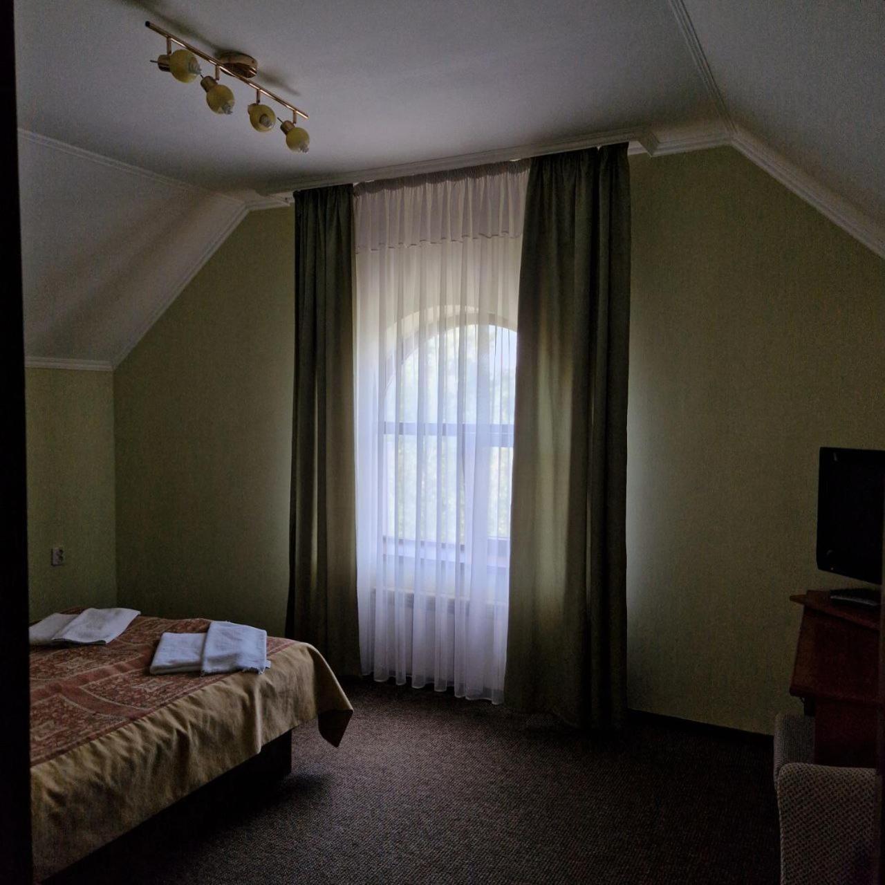 Hotel Helikon Yanoshi Екстериор снимка