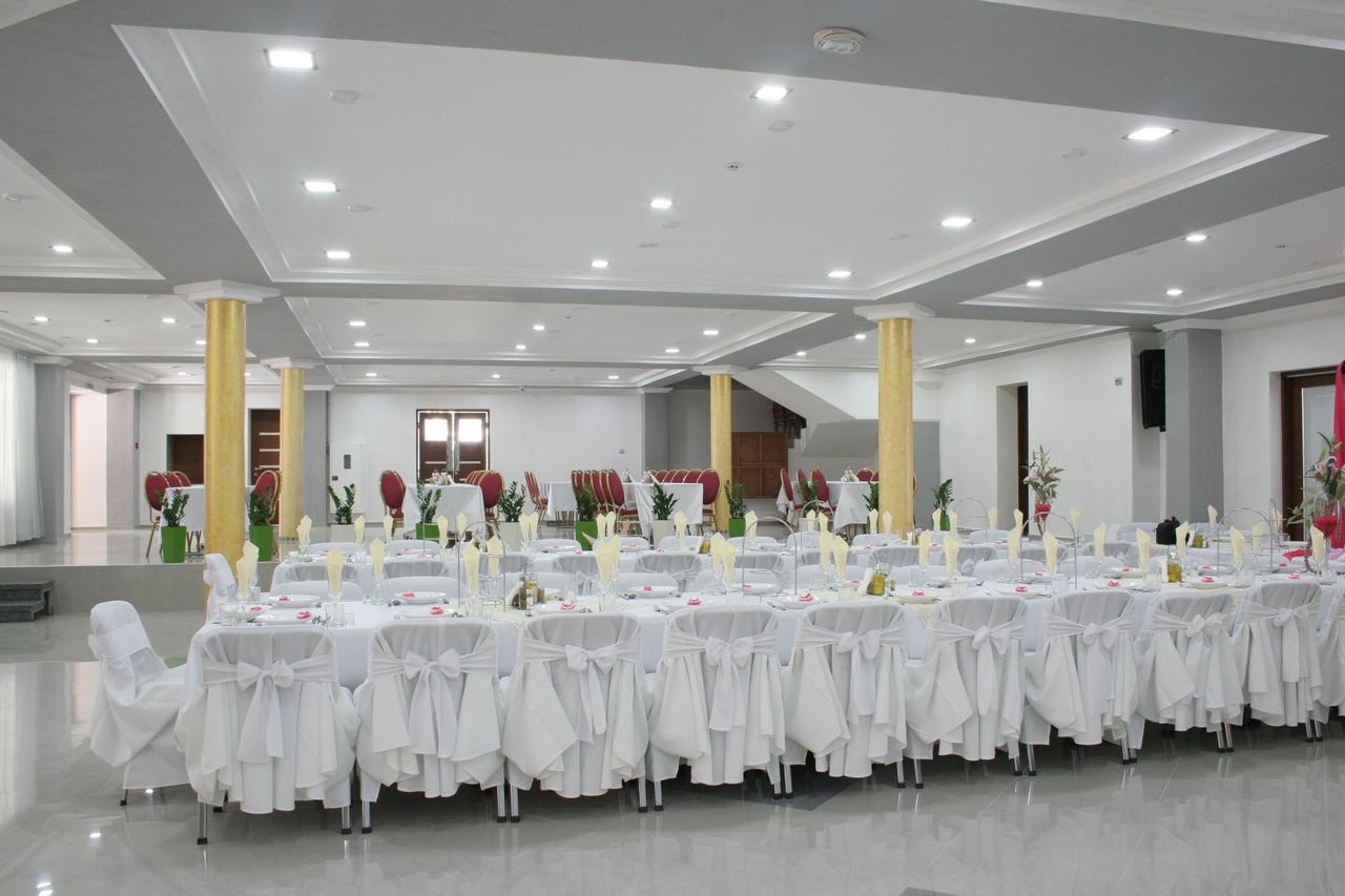 Hotel Helikon Yanoshi Екстериор снимка