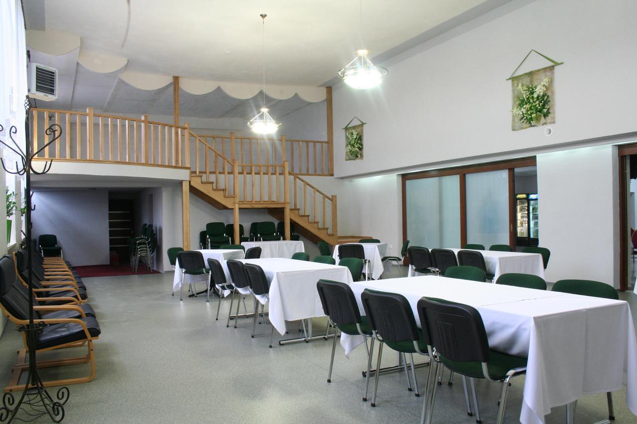 Hotel Helikon Yanoshi Екстериор снимка
