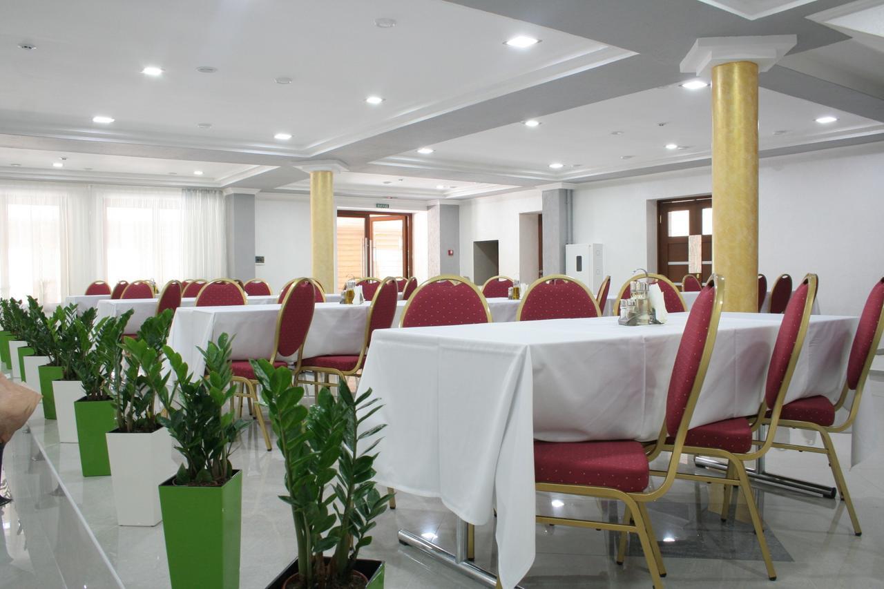 Hotel Helikon Yanoshi Екстериор снимка