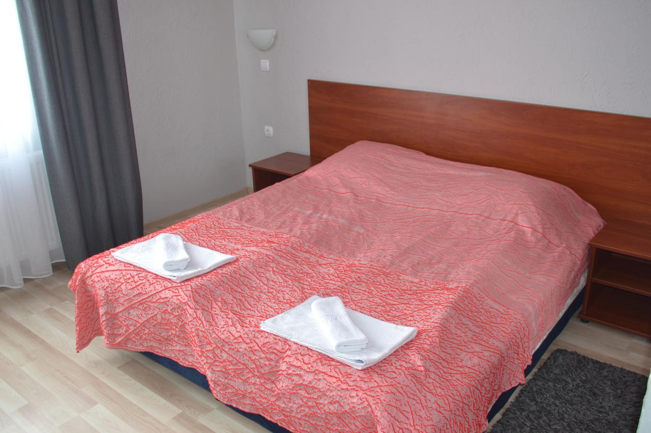 Hotel Helikon Yanoshi Екстериор снимка