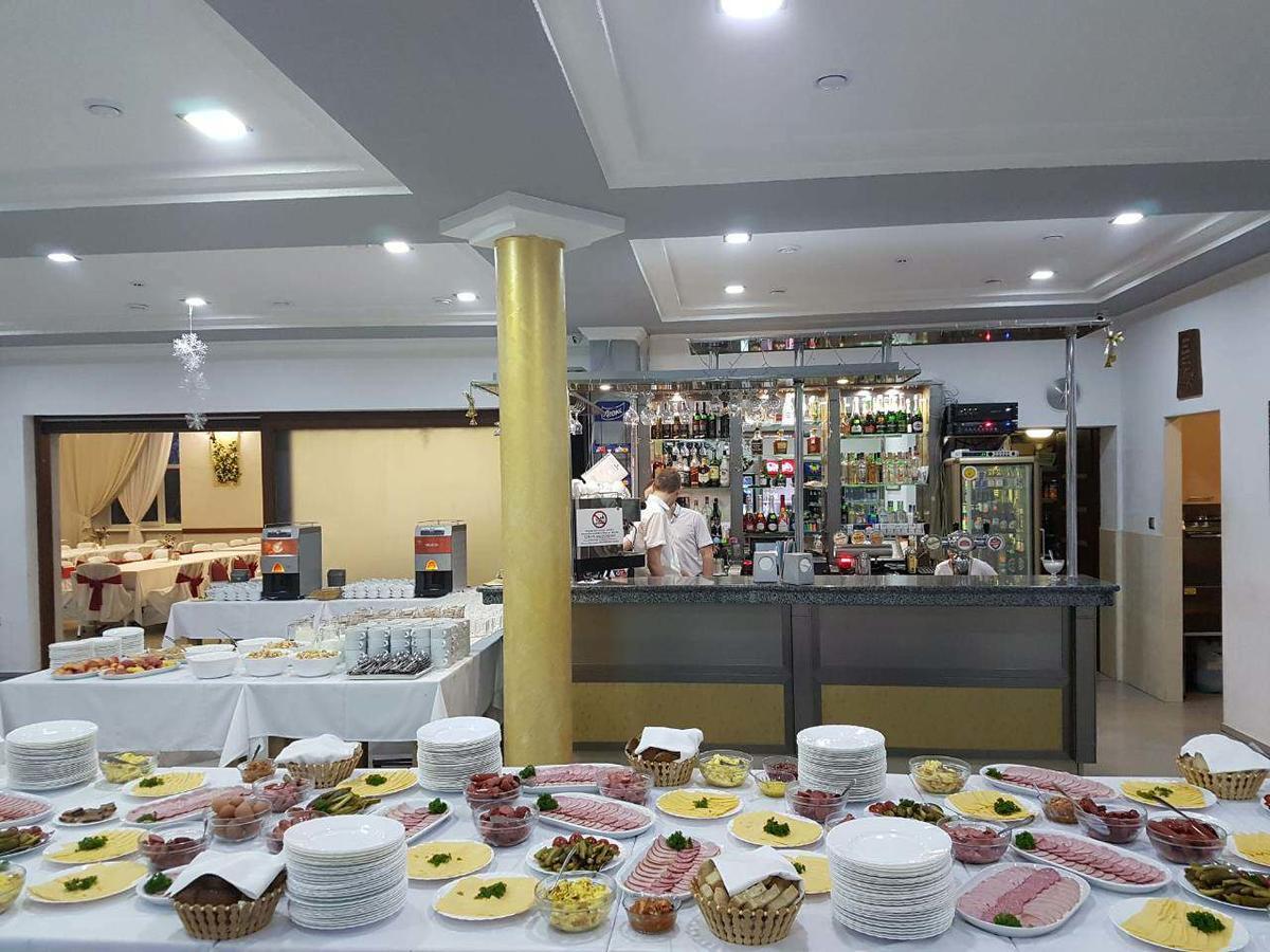 Hotel Helikon Yanoshi Екстериор снимка