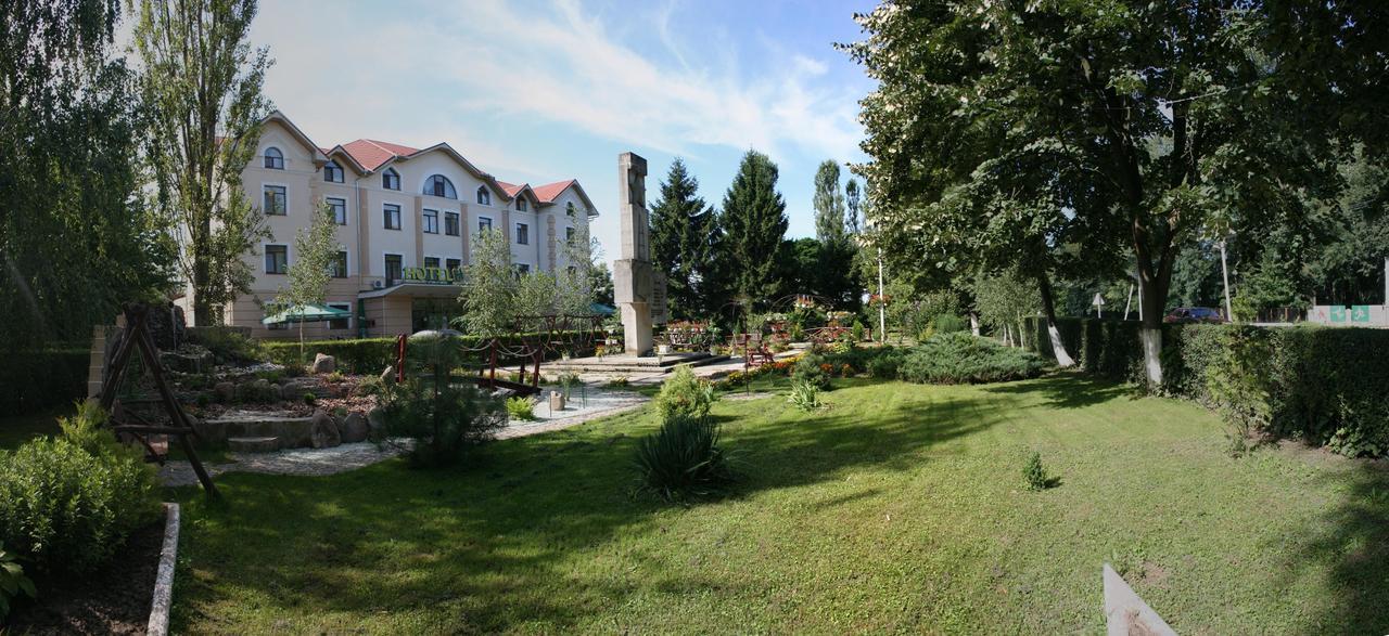 Hotel Helikon Yanoshi Екстериор снимка